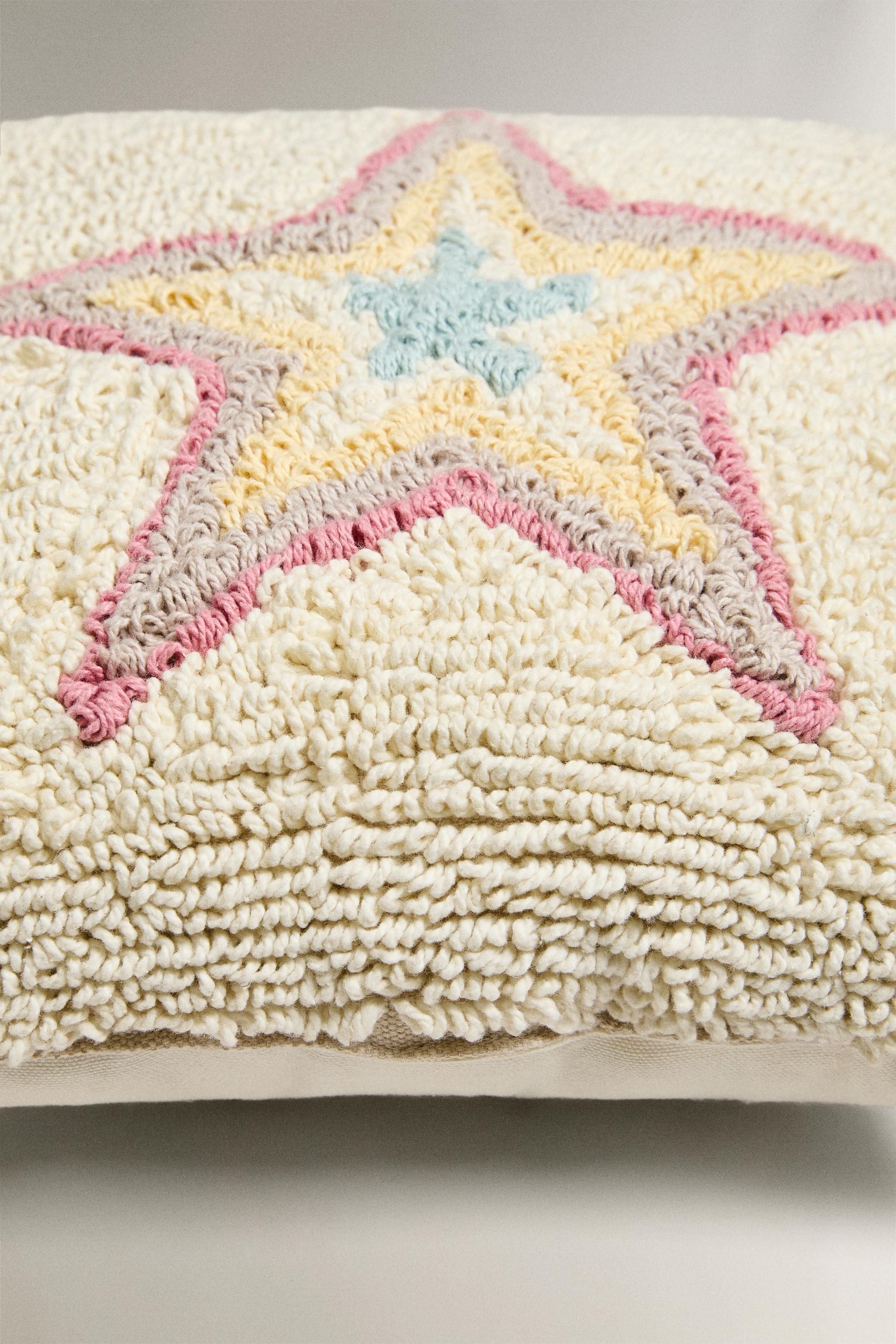 KIDS' STAR THROW PILLOW COVER
